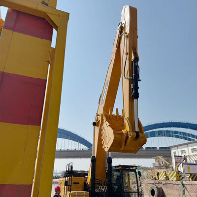 Εκσκαφέας με μακρύ βραχίονα σχεδιασμένος για μεγαλύτερη εμβέλεια και ανώτερη αντοχή